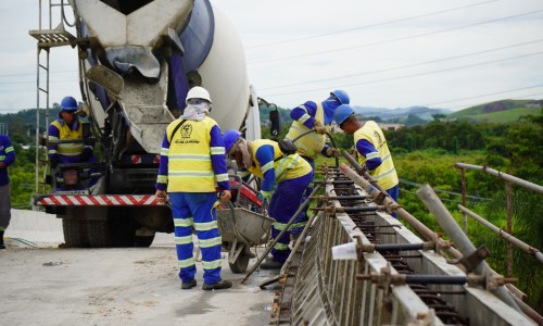 Construção de alça do viaduto Heitor Leite Franco entra na reta final em Volta Redonda